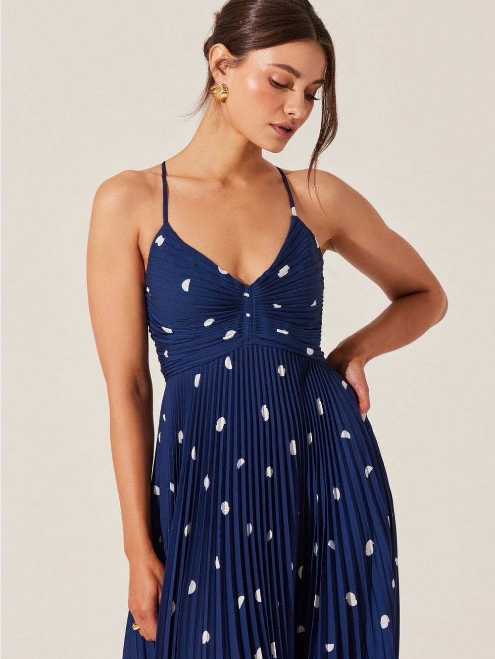 Astr the Label Blythe Navy Polka Dot Pleated Maxi Dress Medium - Picture 3 of 9